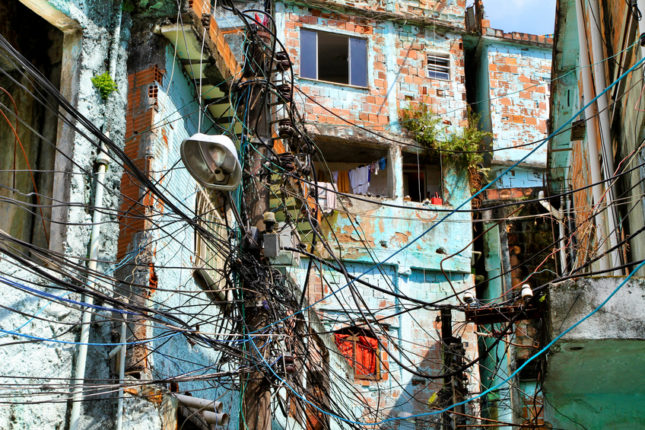Illegal electricity connections - gato