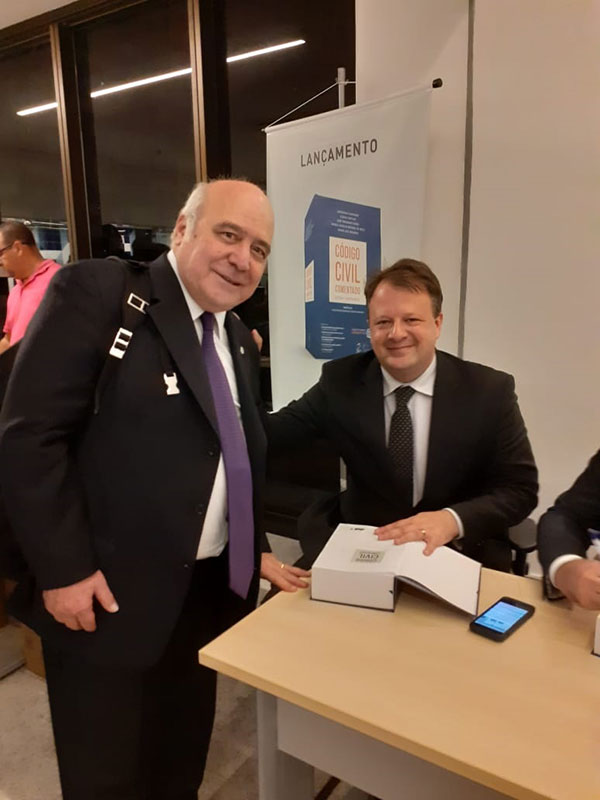 Lançamento do livro Código Civil Comentado é realizado em Recife