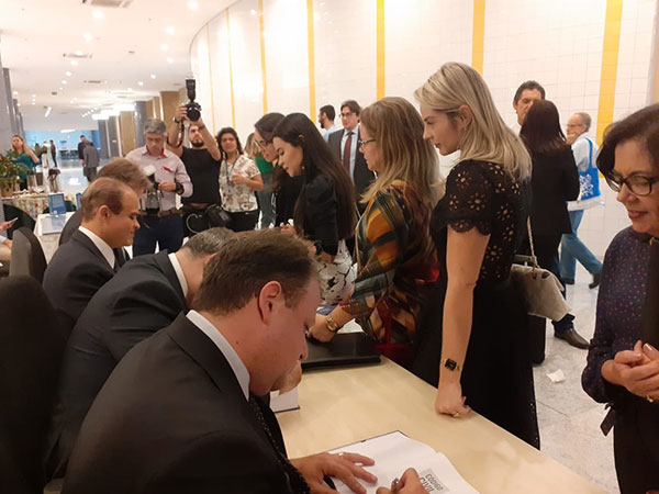 Lançamento do livro Código Civil Comentado é realizado em Recife