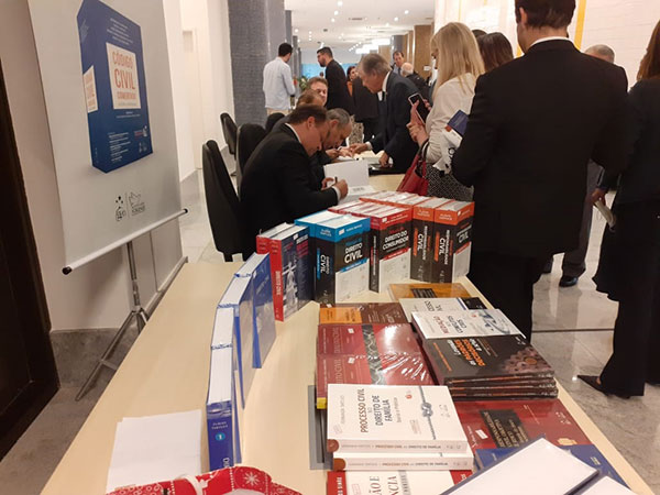 Lançamento do livro Código Civil Comentado é realizado em Recife