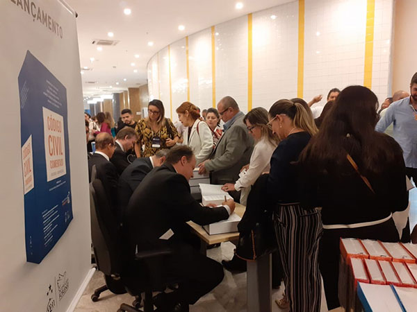 Lançamento do livro Código Civil Comentado é realizado em Recife