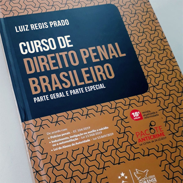 Resenha: Curso de Direito Penal Brasileiro: parte geral e parte especial