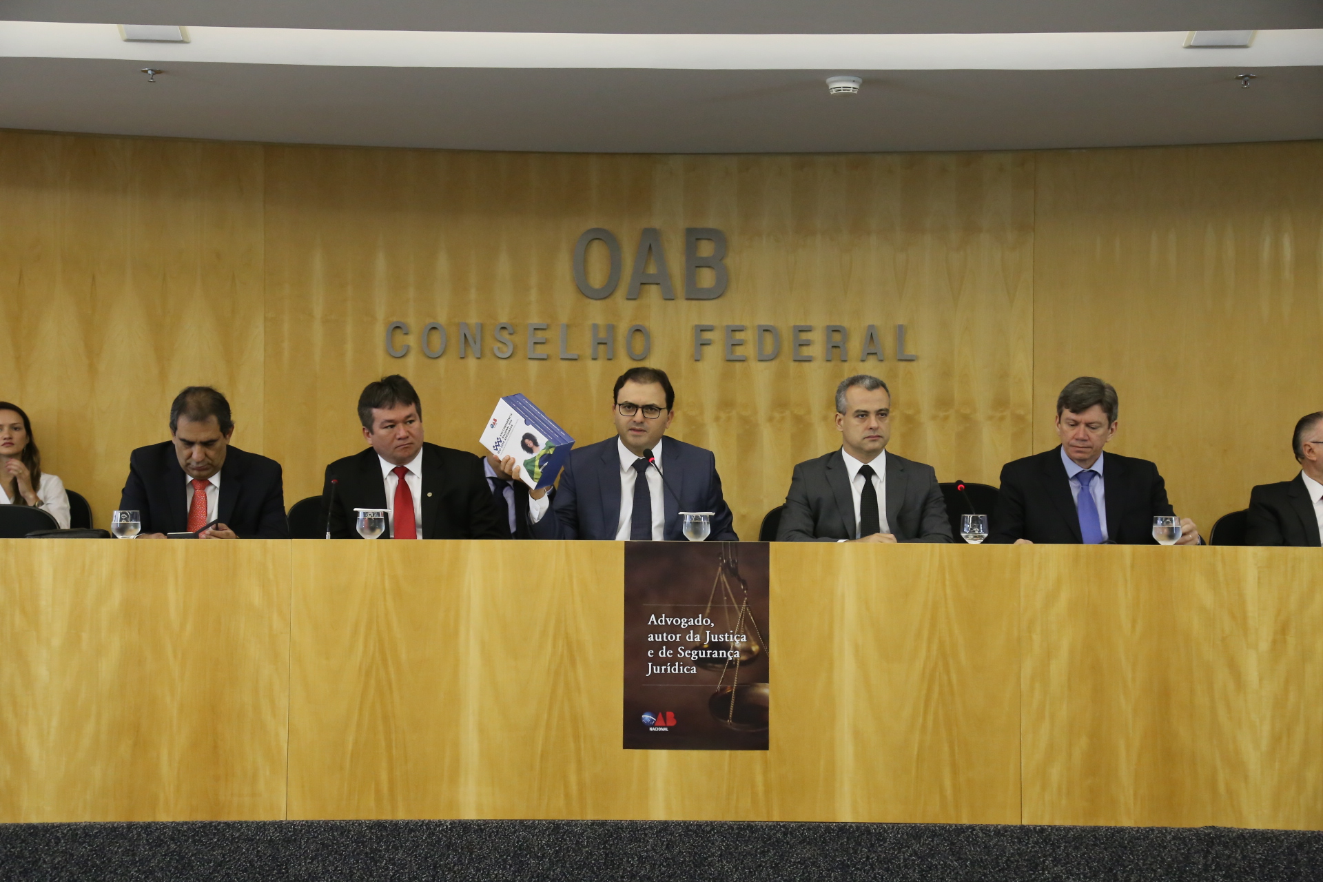 Dilma sanciona lei da Sociedade individual e a que permite advogado acompanhar inquérito