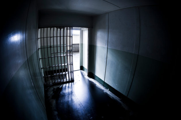 Concedido habeas corpus a réu julgado sem advogado constituído