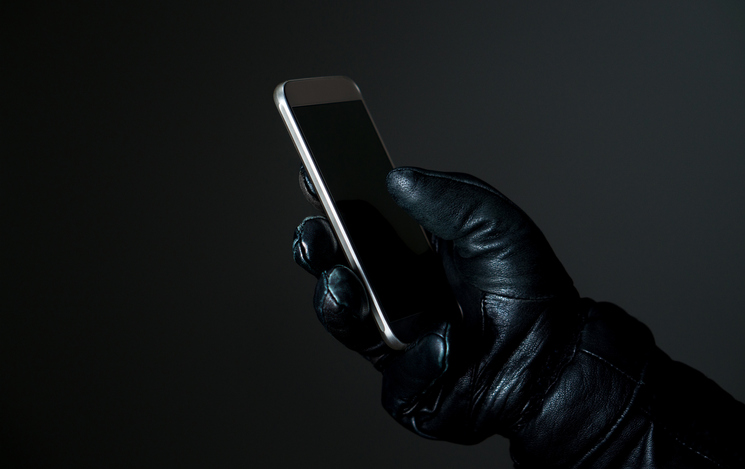 A autorização da vítima basta para acesso ao conteúdo inserido pelo criminoso em objeto eletrônico pelo criminoso?