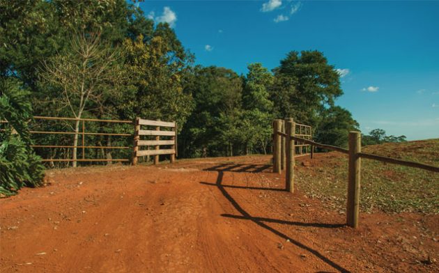 Lançamento do ITR sobre imóvel invadido por posseiros