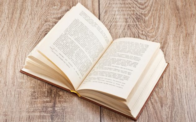 O professor Hugo leu um livro falsificado!