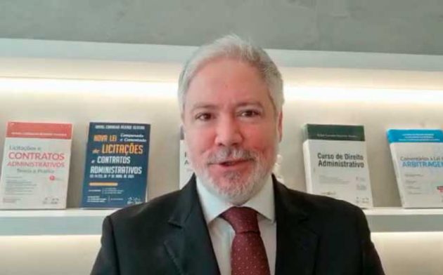 Rafael Oliveira apresenta as diferenças entre seus livros sobre Licitações e Contratações Públicas