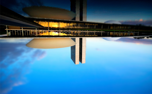 Lei e regulamento – Matéria reservada à competência do Poder Legislativo – Limites do poder regulamentar – Direitos e garantias individuais