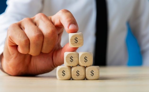 Taxa – Conceito na doutrina nacional e na estrangeira – Distinção entre taxa e impôsto