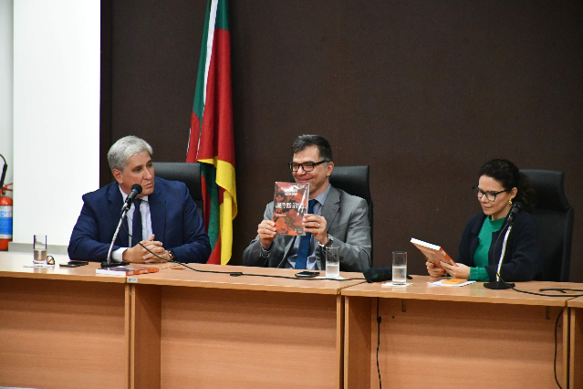Novos horizontes do contrato de seguros: Luiza Petersen e Bruno Miragem participam de seminário do TJRS