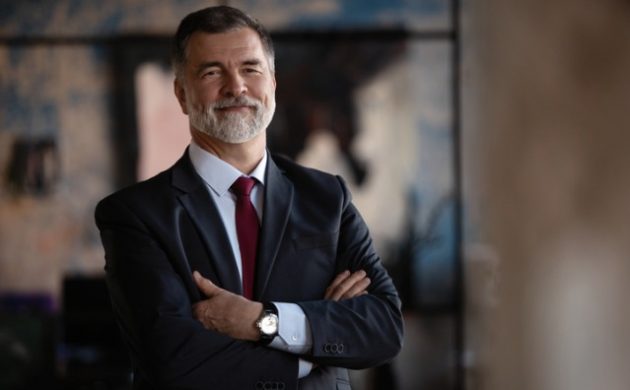 Ei! Vai me deixar aqui? Ih! Pejotizou