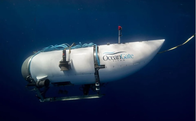 E o submarino implodiu…