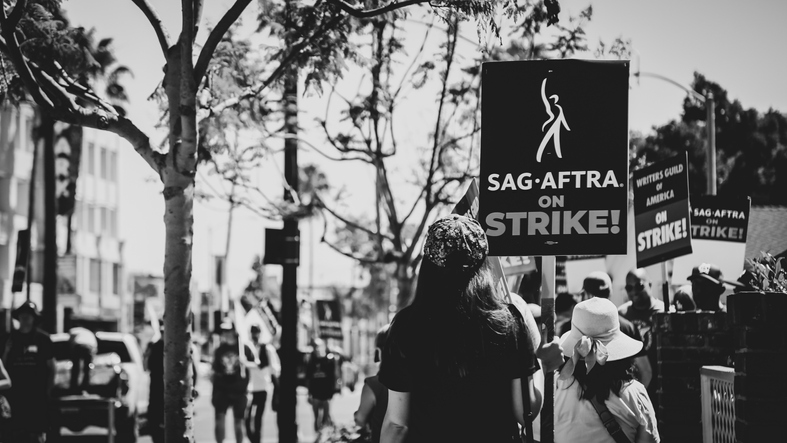 O direito de greve e a advertência dos fatos