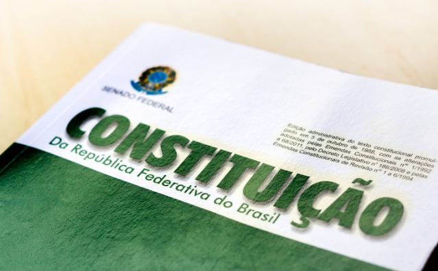 Natureza da decisão sobre a inconstitucionalidade das leis, de Emanuel Mata