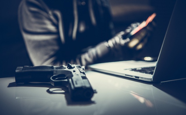 A mera contribuição financeira de um indivíduo para promover e financiar pessoalmente ou por interposta pessoa, organização criminosa, configura o crime de organização criminosa?