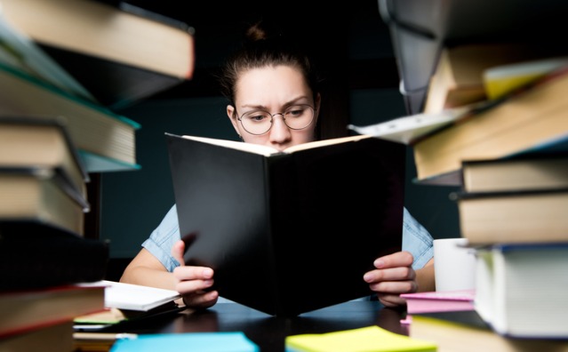 Como escolher materiais de estudo eficazes para concursos públicos: dicas do professor Rafael Oliveira￼