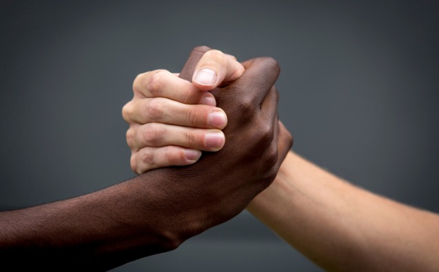 Onde se combate o racismo?