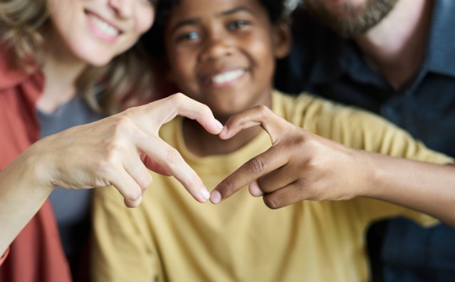 Adoção intuitu personae de crianças e adolescentes: informalidade vs melhor interesse