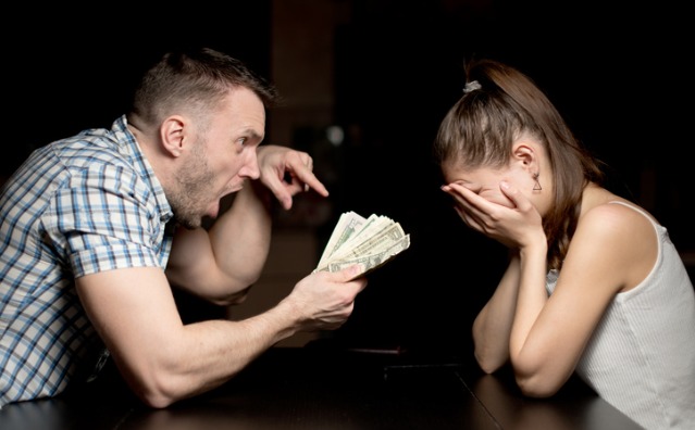 Violência econômica: o que é a violência familiar patrimonial