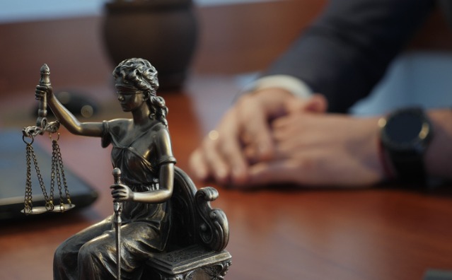 A liberdade do réu, nos processos de competência do Tribunal do Júri, de João Claudino de Oliveira e Cruz
