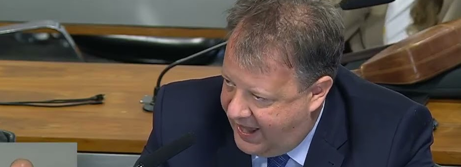 Assinatura qualificada: debate no PL 4/2025 e STJ