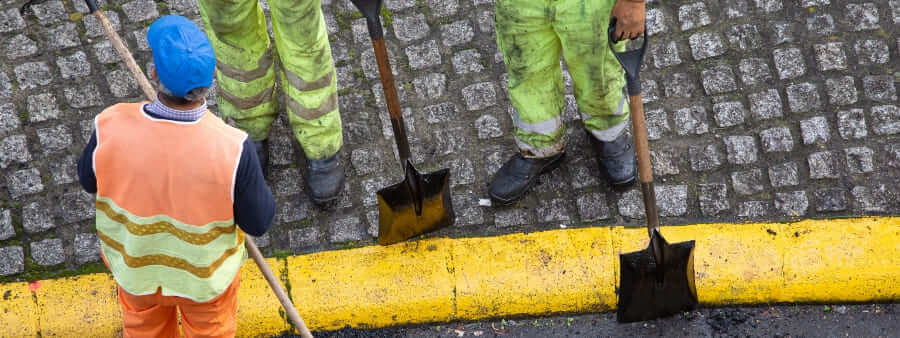 Pareceres: Impostos — Contribuição De Melhoria — Taxa — Disposição Constitucional — Taxa De Calçamento,