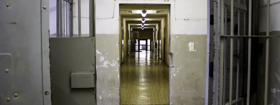 Ilegalidade da prisão preventiva decretada de ofício. Violação do sistema acusatório e da garantia da imparcialidade do julgador