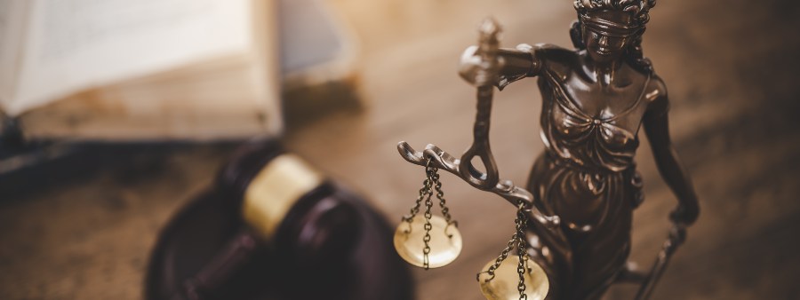 Variações sôbre o direito e a justiça