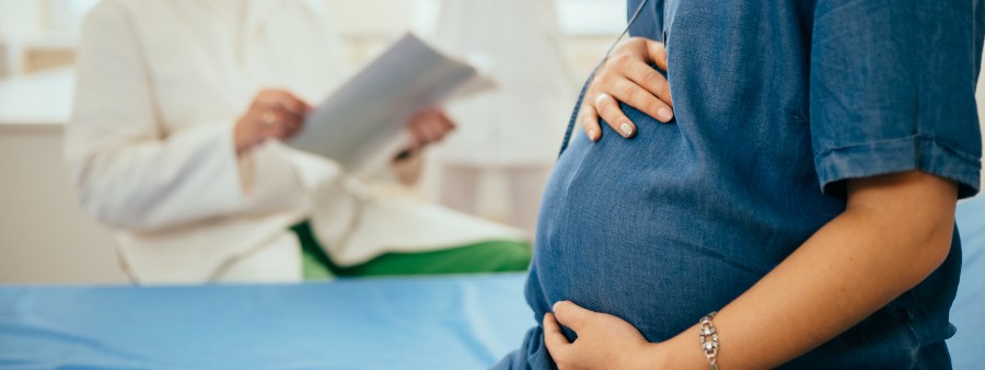 ADI 7.495: STF uniformiza a licença-maternidade entre mães biológicas e adotantes 