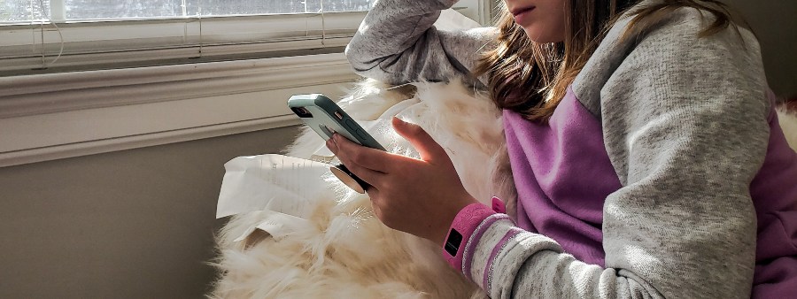 Atividade artística de crianças e adolescentes no ambiente digital