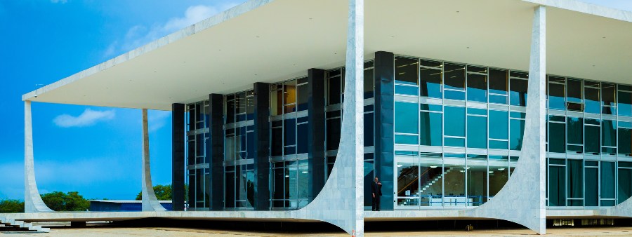 A Corte e o poder: entre a coragem e o silêncio na história do Supremo Tribunal Federal